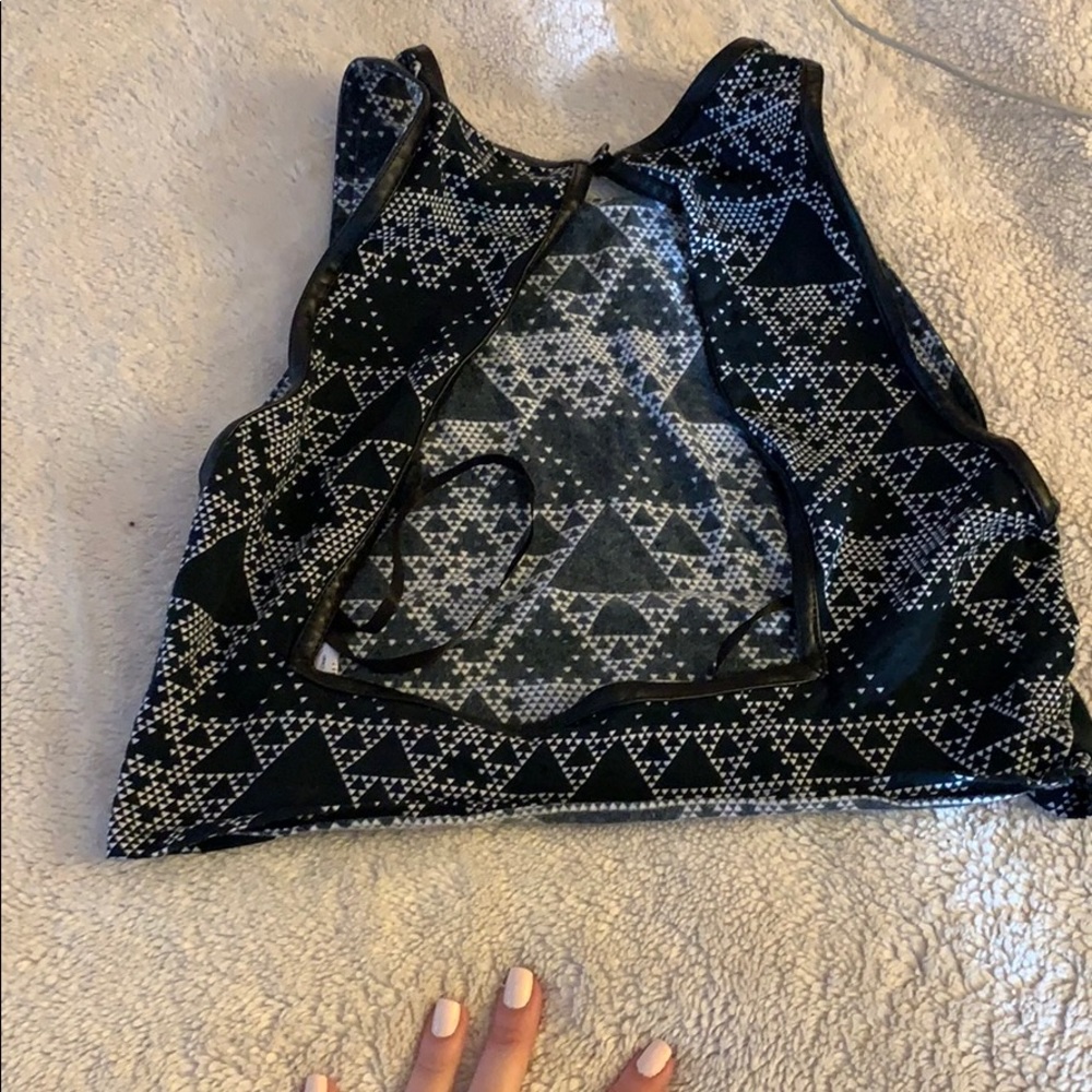 Triangle Graphic Crop Top